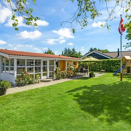 Holiday home Gorgeous In With Kitchen