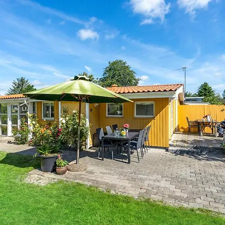 Gorgeous In With Kitchen Holiday home
